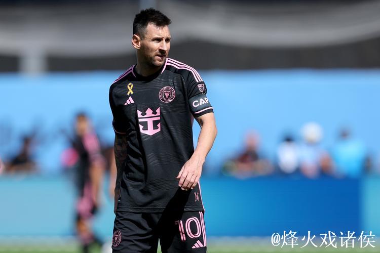 因天气原因导致的航班延误,梅西最后一日行程被推迟40分钟 因天气原因导致的航班延误,梅西最后一日行程被推迟40分钟