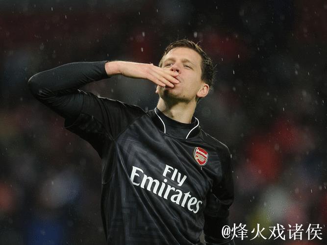 什琴斯尼自曝更衣室抽烟，顺便安慰了巴萨小将